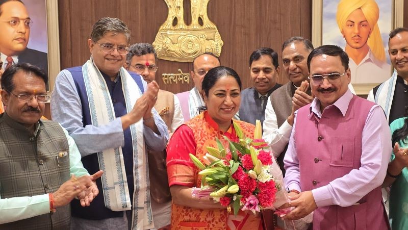 Rekha Gupta takes oath as Delhi’s new Chief Minister, chairs first cabinet meeting