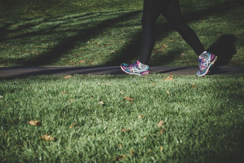 A brisk walking pace, and the amount of time spent at this speed, may lower the risk of heart rhythm abnormalities, study says