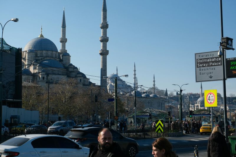 A magnitude 6.2 earthquake hit Turkey's capital, Istanbul on Wednesday, forcing people to rush out of buildings.