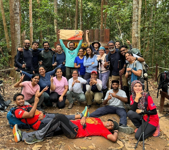 Trekkers@Heart Singapore members 