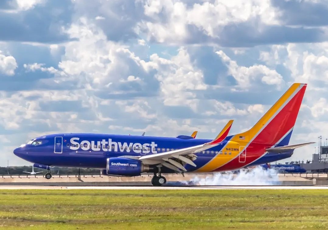 US: Southwest Airlines flight dodges military aircraft mid-air, 2 crew injured