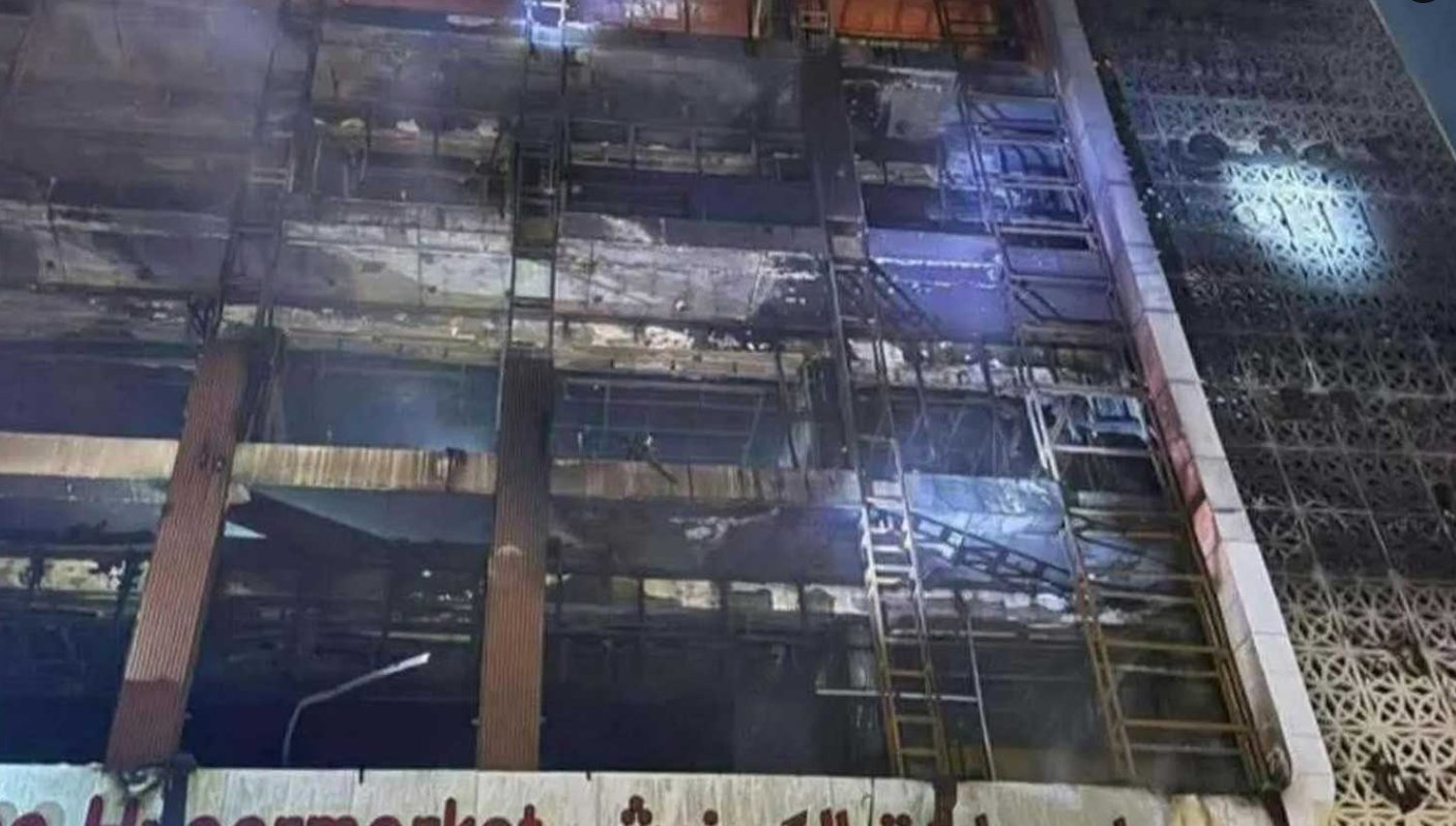 Children among 60 killed in Iraq shopping centre fire