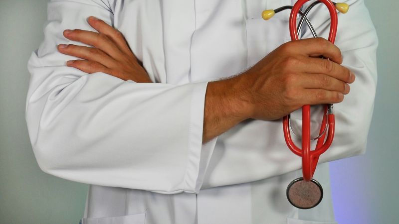 Indian-origin doctor in US charged with offering drugs for sexual favours 