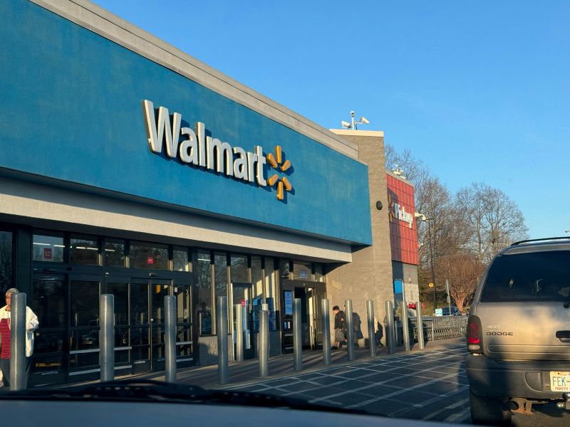  At least 11 people were injured in a stabbing attack inside a Walmart in the US state of Michigan