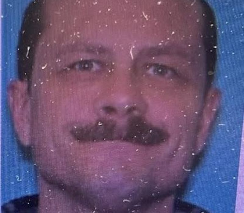 US: 4 killed in bar shooting, authorities launch manhunt for suspect