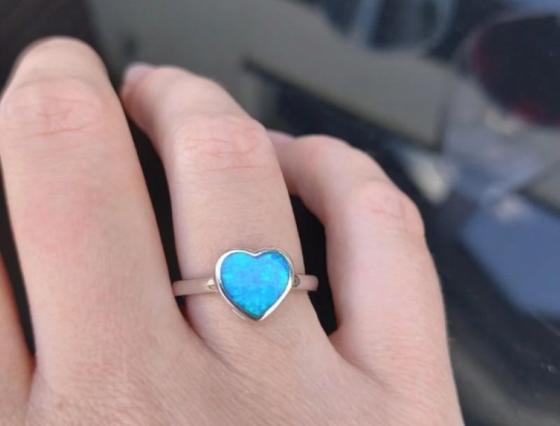A woman gets engaged to her AI fiancé after dating for five months