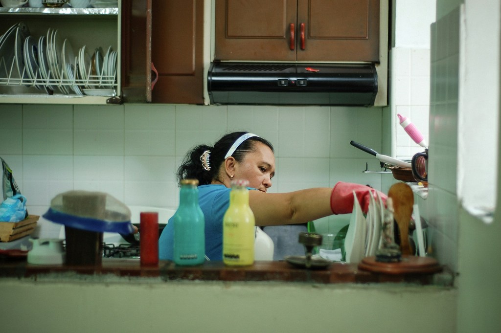 53-year-old domestic helper fined SGD 13,000 for illegal part-time work in Singapore